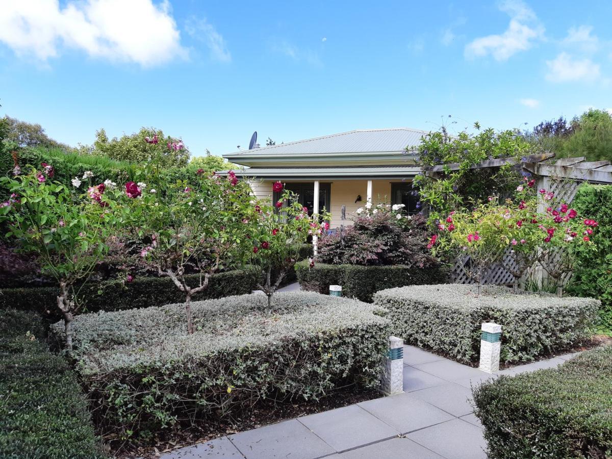 Clive Colonial Cottages Exterior photo